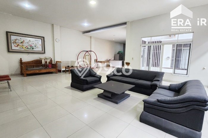 PRIME LOCATION! Rumah di Pasar Kliwon, 3 KM, Lingkungan Strategis, Luas 375m2m² Bangunan 290m2m² PRIME LOCATION! Rumah di Pasar Kliwon, 3 KM, Lingkungan Strategis, Luas 375m2m² Bangunan 290m2m²