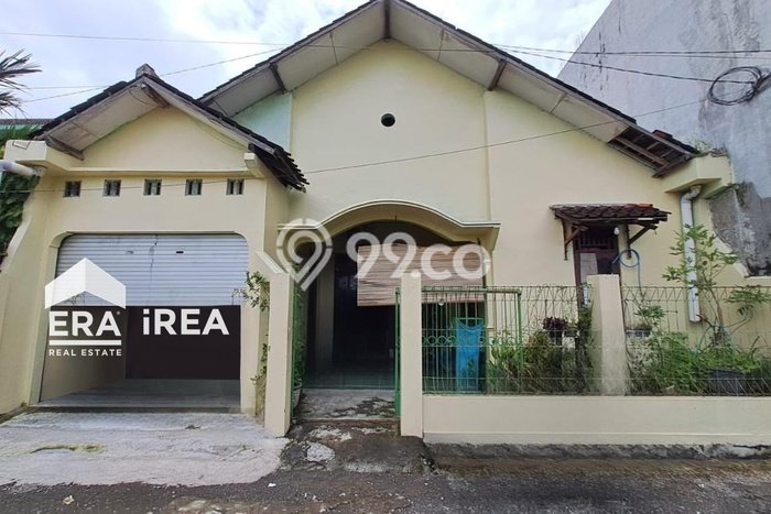 Dijual Rumah 8 Kamar Lokasi Ideal Bagus dan Strategis di Kartasura Dijual Rumah 8 Kamar Lokasi Ideal Bagus dan Strategis di Kartasura