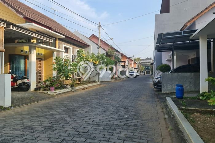 UNIT TERBATAS! Rumah di Solo Baru, 3 KT, Luas 135m2m² LB 90m2m² UNIT TERBATAS! Rumah di Solo Baru, 3 KT, Luas 135m2m² LB 90m2m²