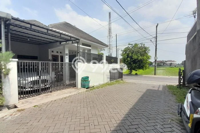 For Sale Hunian Rumah Terawat 3 KT di Solo Baru, Surakarta For Sale Hunian Rumah Terawat 3 KT di Solo Baru, Surakarta