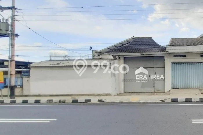 Unit Gudang Paling Strategis di Jebres Surakarta dengan LB 419m2 Unit Gudang Paling Strategis di Jebres Surakarta dengan LB 419m2