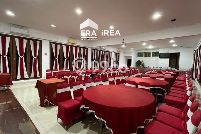 Unit Komersial Disewa Lokasi Manahan, Solo Spesifikasi Luas Bangunan 1800m2 Unit Komersial Disewa Lokasi Manahan, Solo Spesifikasi Luas Bangunan 1800m2