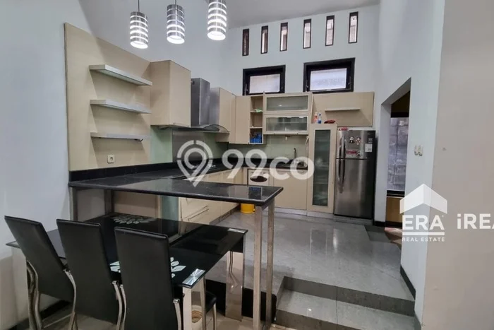 Hot Offer Hunian Premium Ideal dan Luas di Banjarsari, Surakarta Hot Offer Hunian Premium Ideal dan Luas di Banjarsari, Surakarta