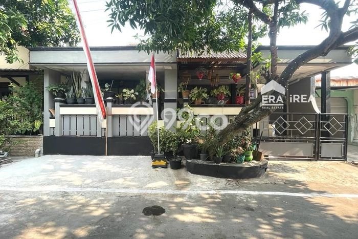 Dijual Cepat Rumah Bagus Siap Huni LB 180m2 di Jaten, Karanganyar Dijual Cepat Rumah Bagus Siap Huni LB 180m2 di Jaten, Karanganyar
