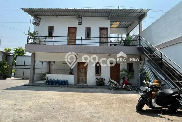 Area Ramai! Gudang Dijual di Tasikmadu untuk Bisnis Luas Bangunan 2000m2 Area Ramai! Gudang Dijual di Tasikmadu untuk Bisnis Luas Bangunan 2000m2