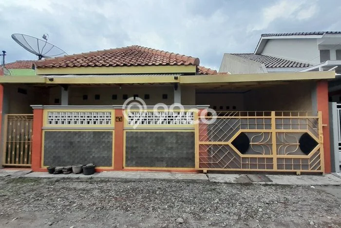Dijual Cepat Rumah Bagus Siap Huni LB 120m2 di Colomadu, Karanganyar Dijual Cepat Rumah Bagus Siap Huni LB 120m2 di Colomadu, Karanganyar