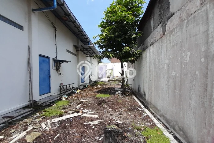 Unit Gudang Paling Strategis di Banjarsari Solo dengan LB 950m2 Unit Gudang Paling Strategis di Banjarsari Solo dengan LB 950m2