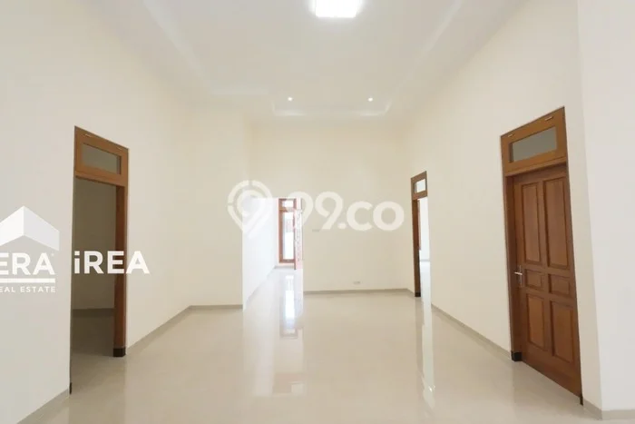 For Sale Rumah Mewah Exclusive di Banjarsari, Surakarta For Sale Rumah Mewah Exclusive di Banjarsari, Surakarta