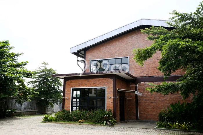 Disewakan Gudang komersial di Sawangan luas bangunan 3200m2 Disewakan Gudang komersial di Sawangan luas bangunan 3200m2