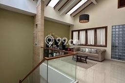 Rumah Elit Modern Tanpa Renovasi di Pondok Indah Jakarta Selatan Rumah Elit Modern Tanpa Renovasi di Pondok Indah Jakarta Selatan