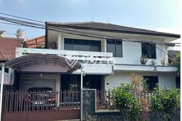 Rumah Mewah Siap Huni LT 304m2 di Kebayoran Lama, Jakarta Selatan Rumah Mewah Siap Huni LT 304m2 di Kebayoran Lama, Jakarta Selatan