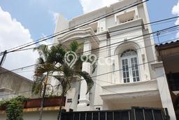Hunian Elit LB 360m2 Siap Pakai Desain Elegan di Pondok Indah, Jakarta Selatan Hunian Elit LB 360m2 Siap Pakai Desain Elegan di Pondok Indah, Jakarta Selatan