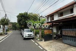 Rumah Luxury Modern Tanpa Renovasi di Bendungan Hilir Jakarta Pusat Rumah Luxury Modern Tanpa Renovasi di Bendungan Hilir Jakarta Pusat