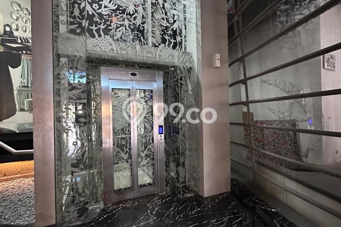 Unit Kantor Tersedia di Kemang Spesifikasi LB 56m2 Unit Kantor Tersedia di Kemang Spesifikasi LB 56m2
