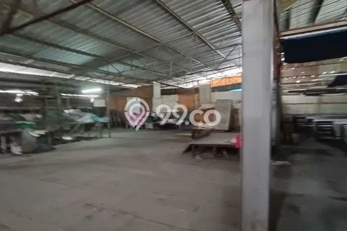 Unit Gudang Disewakan di Rawa Buaya di Area Ramai & Strategis Unit Gudang Disewakan di Rawa Buaya di Area Ramai & Strategis