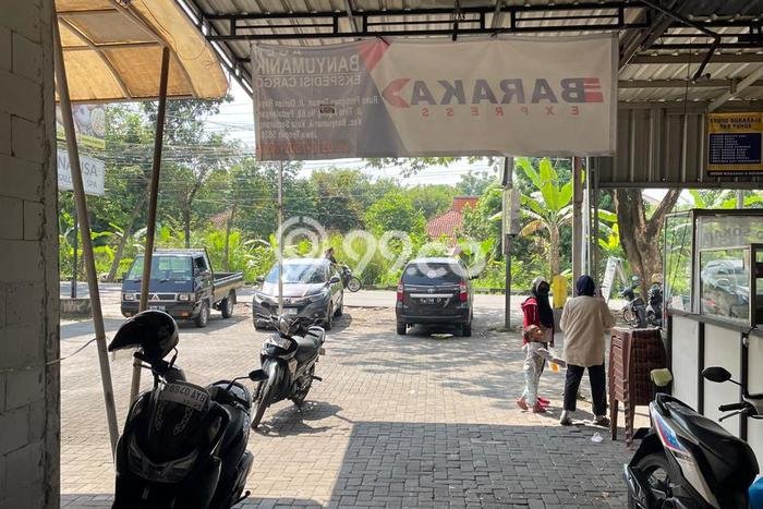 Lokasi Strategis! Dijual Ruko Bisnis di Banyumanik, Semarang Kondisi Baik Lokasi Strategis! Dijual Ruko Bisnis di Banyumanik, Semarang Kondisi Baik