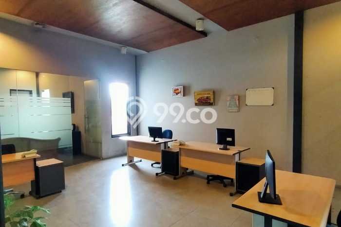 Lokasi Strategis! Dijual Kantor Bisnis di Kebayoran Lama, Jakarta Selatan Kondisi Baik Lokasi Strategis! Dijual Kantor Bisnis di Kebayoran Lama, Jakarta Selatan Kondisi Baik
