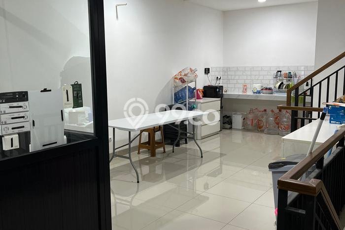 Unit Ruko Dijual di Jakarta Barat LT 75m2 & LB 200m2 Unit Ruko Dijual di Jakarta Barat LT 75m2 & LB 200m2
