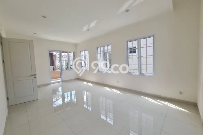 Rumah Elit Modern Tanpa Renovasi di Gading Serpong Tangerang Rumah Elit Modern Tanpa Renovasi di Gading Serpong Tangerang