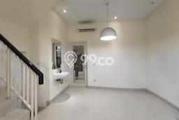Sewa Rumah Murah di Green Lake City Jakarta Barat Punya 4 Kamar Tidur Sewa Rumah Murah di Green Lake City Jakarta Barat Punya 4 Kamar Tidur