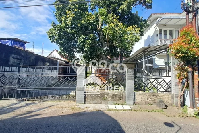 Rumah Mewah LB 300m2 Siap Huni Desain Elegan di Bantul, Yogyakarta Rumah Mewah LB 300m2 Siap Huni Desain Elegan di Bantul, Yogyakarta
