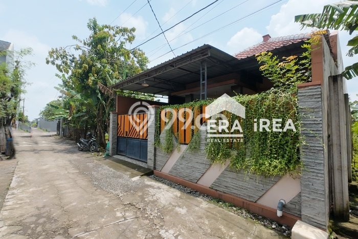 Jual Rumah Favorit Siap Huni LB 160m2 di Colomadu, Karanganyar Jual Rumah Favorit Siap Huni LB 160m2 di Colomadu, Karanganyar