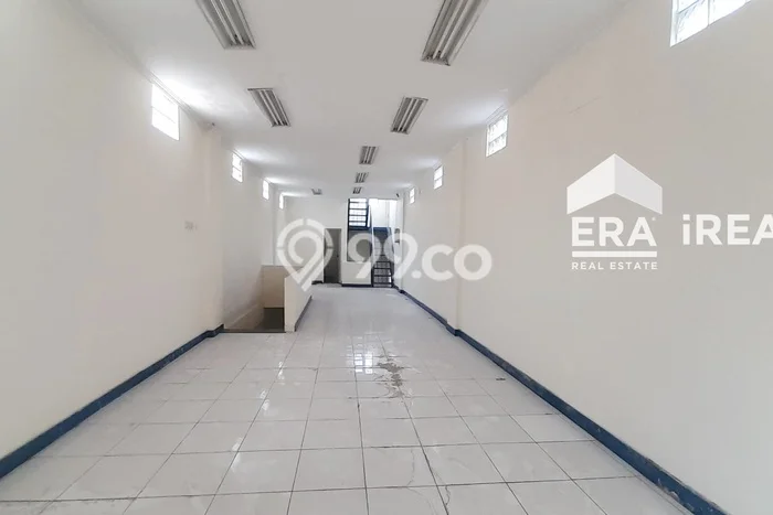 Area Ramai! Ruko Dijual di Kartasura untuk Bisnis Luas Bangunan 200m2 Area Ramai! Ruko Dijual di Kartasura untuk Bisnis Luas Bangunan 200m2