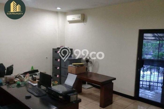 Ruko Disewa di Jakarta Barat dengan LB 500m2 Area Komersial Ramai Ruko Disewa di Jakarta Barat dengan LB 500m2 Area Komersial Ramai