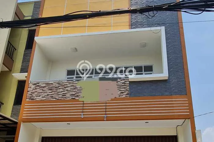 Ruko Komersial Disewakan di Kelapa Gading Jakarta Utara Luas 322m2 Ruko Komersial Disewakan di Kelapa Gading Jakarta Utara Luas 322m2