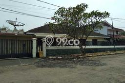 Ready to Use! Premium House LT 975m2 Desain Elegan di Cinere Ready to Use! Premium House LT 975m2 Desain Elegan di Cinere
