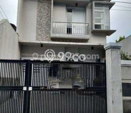 Jual Rumah Luas Megah Dengan View Eksklusif di Kemang, Jakarta Selatan Jual Rumah Luas Megah Dengan View Eksklusif di Kemang, Jakarta Selatan