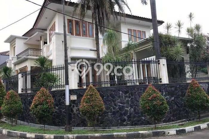 Jual Rumah Mewah Megah Dengan View Eksklusif di Kemanggisan, Jakarta Barat Jual Rumah Mewah Megah Dengan View Eksklusif di Kemanggisan, Jakarta Barat