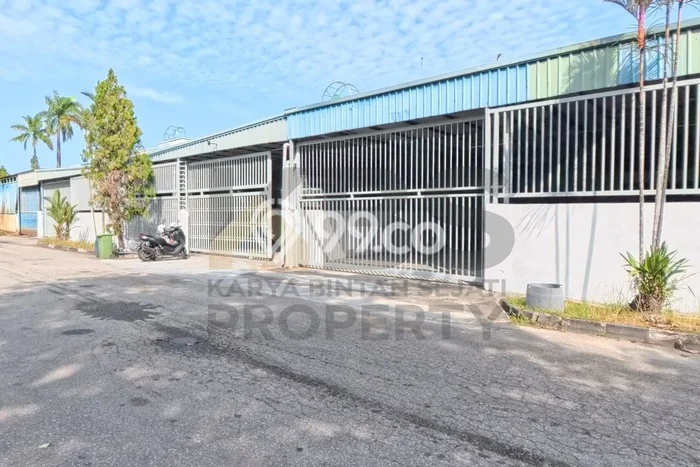 Gudang Disewa di Batam dengan LB 2160m2 Area Komersial Ramai Gudang Disewa di Batam dengan LB 2160m2 Area Komersial Ramai