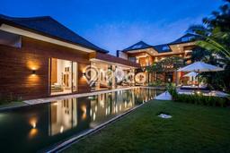 Ready to Use! Luxury House LT 835m2 Desain Elegan di Seminyak Ready to Use! Luxury House LT 835m2 Desain Elegan di Seminyak