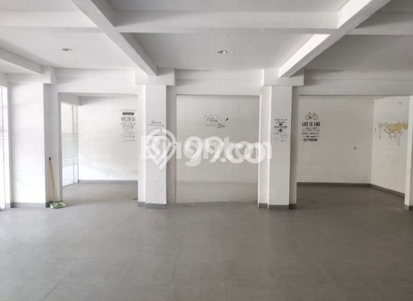 Rumah area , 2 KM, Lingkungan Asri, Luas 300m2m² LB 350m2m² Rumah area , 2 KM, Lingkungan Asri, Luas 300m2m² LB 350m2m²