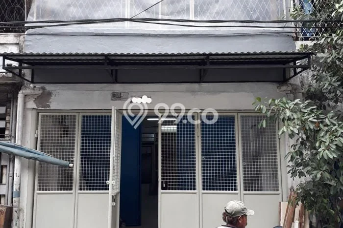 Ruko Dijual di Jakarta Barat LT 74m2 & LB 224m2 Lokasi Terbaik! Ruko Dijual di Jakarta Barat LT 74m2 & LB 224m2 Lokasi Terbaik!