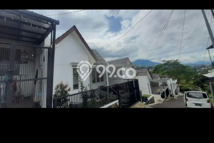 Rumah Luas Asri 2 KT Siap Pakai di Cicaheum Bandung Rumah Luas Asri 2 KT Siap Pakai di Cicaheum Bandung