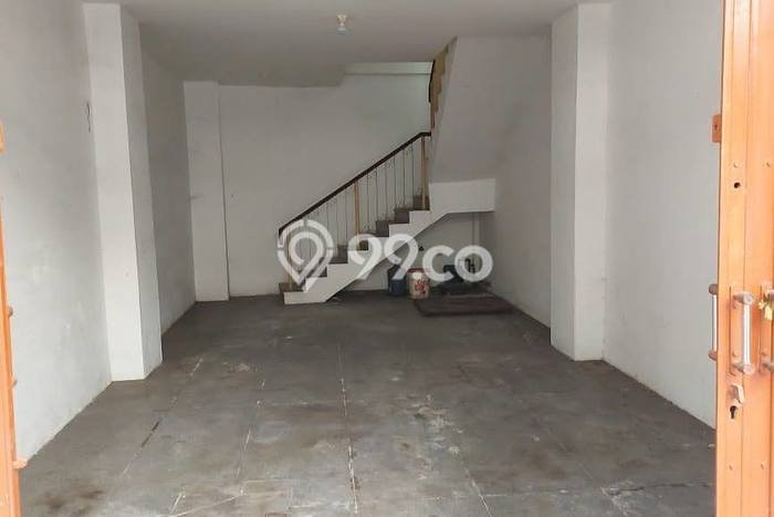 Area Ramai! Ruko Dijual di Genteng untuk Bisnis Luas Bangunan 151m2 Area Ramai! Ruko Dijual di Genteng untuk Bisnis Luas Bangunan 151m2