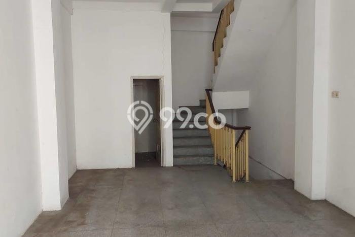 Area Ramai! Ruko Dijual di Genteng untuk Bisnis Luas Bangunan 151m2 Area Ramai! Ruko Dijual di Genteng untuk Bisnis Luas Bangunan 151m2