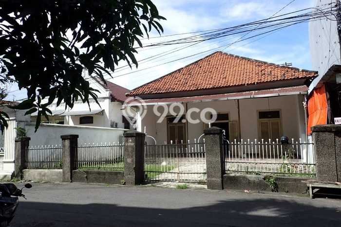 Jual Rumah Mewah Elegan Dengan View Cantik di Kalisari, Surabaya Jual Rumah Mewah Elegan Dengan View Cantik di Kalisari, Surabaya