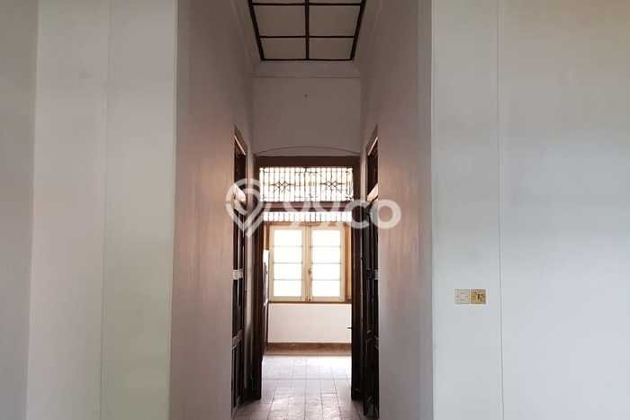 Jual Rumah Mewah Elegan Dengan View Cantik di Kalisari, Surabaya Jual Rumah Mewah Elegan Dengan View Cantik di Kalisari, Surabaya