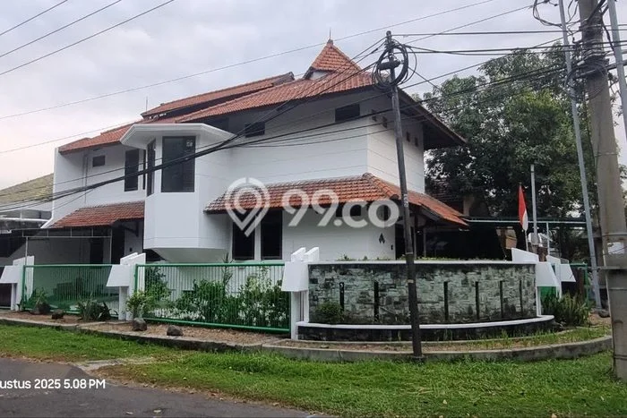 Rumah Premium di kertajaya, 3 KT, Area Nyaman, LT 270m2m² Bangunan 190m2m² Rumah Premium di kertajaya, 3 KT, Area Nyaman, LT 270m2m² Bangunan 190m2m²
