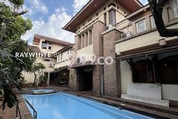 Rumah Elit Modern Tanpa Renovasi di Kemang Jakarta Selatan Rumah Elit Modern Tanpa Renovasi di Kemang Jakarta Selatan