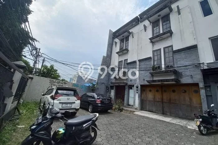 Ruko Dijual di Jakarta Selatan LT 296m2 & LB 600m2 Lokasi Terbaik! Ruko Dijual di Jakarta Selatan LT 296m2 & LB 600m2 Lokasi Terbaik!