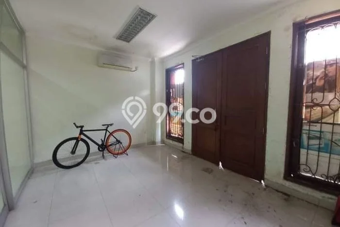 Ruko Dijual di Jakarta Selatan LT 296m2 & LB 600m2 Lokasi Terbaik! Ruko Dijual di Jakarta Selatan LT 296m2 & LB 600m2 Lokasi Terbaik!