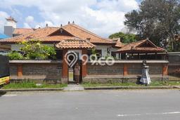 Rumah Elit LB 208m2 Siap Pakai Desain Elegan di Gatot Subroto, Denpasar Rumah Elit LB 208m2 Siap Pakai Desain Elegan di Gatot Subroto, Denpasar