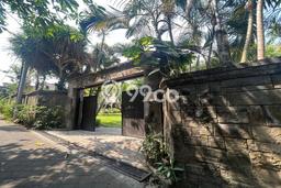 Rumah Elit LB 350m2 Siap Pakai Desain Elegan di Canggu, Badung Rumah Elit LB 350m2 Siap Pakai Desain Elegan di Canggu, Badung