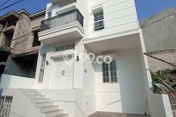 Rumah Modern 2 KT di Bambu Apus Jakarta Timur Semi Furnished Rumah Modern 2 KT di Bambu Apus Jakarta Timur Semi Furnished