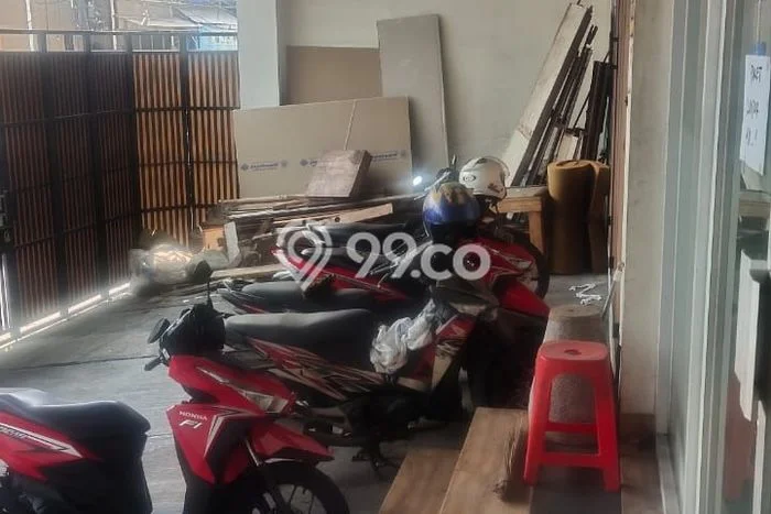 Unit Gudang Dijual di Jakarta Barat LT 264m2 & LB 710m2 Unit Gudang Dijual di Jakarta Barat LT 264m2 & LB 710m2