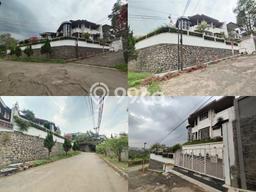 Jual Murah Rumah dengan Luas Tanah 633m² dan Luas Bangunan 500m² di Area Cidadap, Bandung Jual Murah Rumah dengan Luas Tanah 633m² dan Luas Bangunan 500m² di Area Cidadap, Bandung